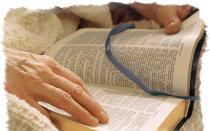 Věštění ze staré knihy předpovědí: vymyslete otázku a otevřete ji na náhodné stránce Věštění z knihy online